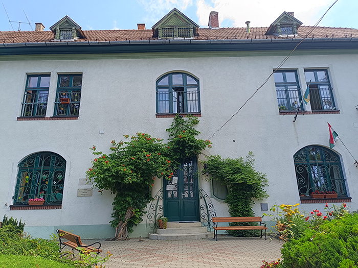 A Vir&aacute;g &aacute;rok 8. Ovi &eacute;p&uuml;lete